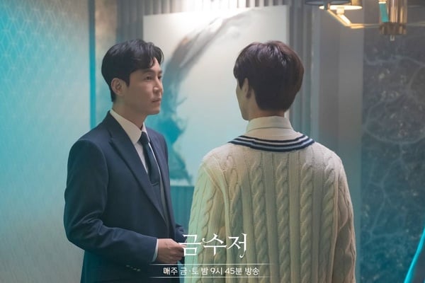 《人生勝利組》初版「劇情設定」！原本「金湯匙」能用無數次？爸爸們也用過金湯匙？