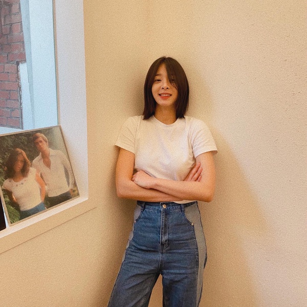 女星牛仔褲私服穿搭！小隻女必學趙露思、楊冪好身材藏不住，薛仁雅這件褲型超顯瘦