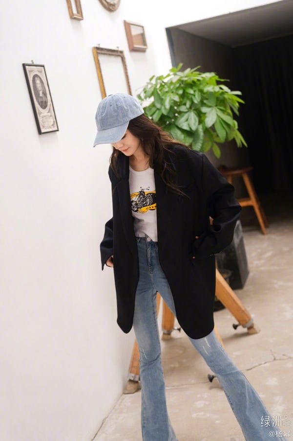 女星牛仔褲私服穿搭！小隻女必學趙露思、楊冪好身材藏不住，薛仁雅這件褲型超顯瘦