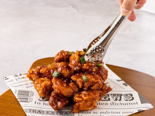 bb.q CHICKEN「炸雞速食萬聖節優惠」:抽炸雞免費吃1年!