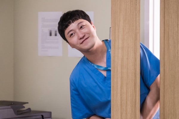 韓劇難忘的「媽寶爸寶」！《千元律師》崔代勳《機醫》碩亨討喜，這位劈腿軟爛史上最渣