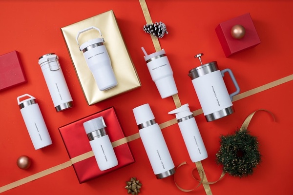 星巴克熊熊包登場!星巴克「聖誕新品」毛茸茸熊熊口金包、雪白STANLEY「這天」開賣