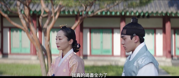 《王后傘下》母愛藏對比！中殿放養教育vs.高貴人高壓教育，大妃愛兒子也愛權力！