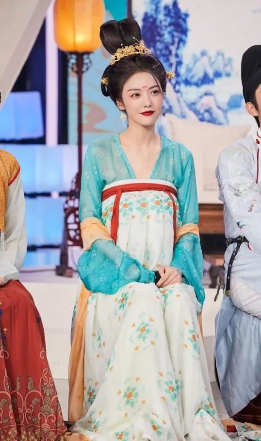 10位陸劇女星「戲外古裝造型」！楊冪清裝不輸《如懿傳》，虞書欣這套不輸《蒼蘭訣》！