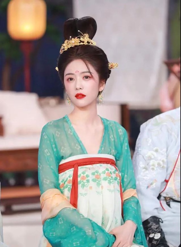 10位陸劇女星「戲外古裝造型」！楊冪清裝不輸《如懿傳》，虞書欣這套不輸《蒼蘭訣》！