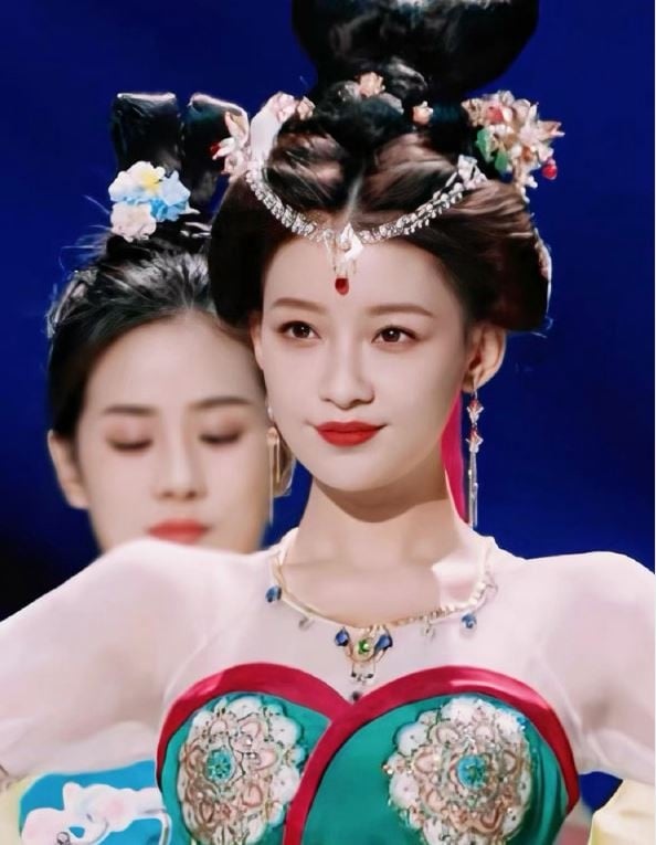 10位陸劇女星「戲外古裝造型」！楊冪清裝不輸《如懿傳》，虞書欣這套不輸《蒼蘭訣》！