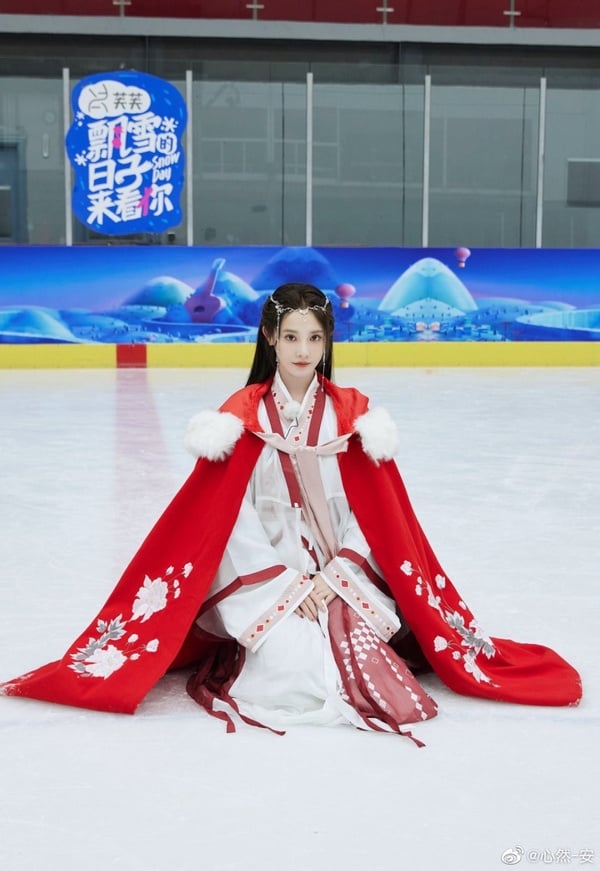 10位陸劇女星「戲外古裝造型」！楊冪清裝不輸《如懿傳》，虞書欣這套不輸《蒼蘭訣》！