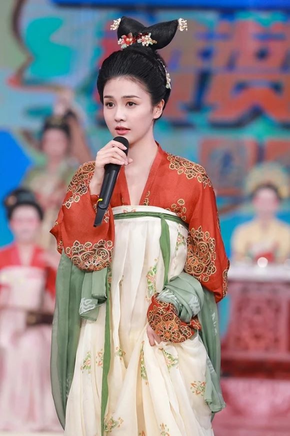 10位陸劇女星「戲外古裝造型」！楊冪清裝不輸《如懿傳》，虞書欣這套不輸《蒼蘭訣》！