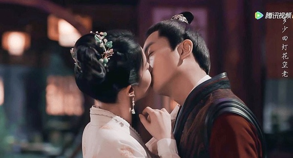 2022陸劇9個「超慾吻戲」！《夢華錄》嘴唇吻到脖子，《星漢燦爛》床吻吳磊眼神真的慾