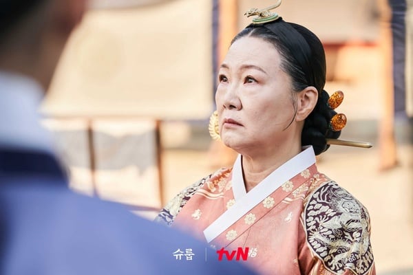 《王后傘下》角色影射歷史人物！大妃原型陰毒，世子原型結局唏噓，太昭容竟是《同伊》
