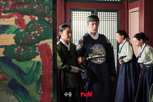 《王后傘下》角色影射歷史人物！大妃原型陰毒，世子原型結局唏噓，太昭容竟是《同伊》