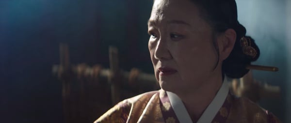 《王后傘下》鏡頭解析！「染血的鳥」象徵世子病重，「這圖」隱喻啓晟大君真面目，太絕