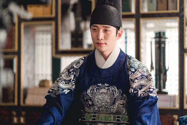 10位「影視歌三棲」韓星！李俊昊憑《衣袖》逆襲，朴寶劍演而優則唱，IU秀智發展最好！