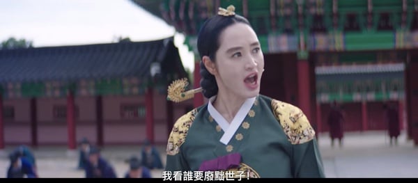 《王后傘下》金憓秀「演技炸裂」場面!兩次為兒子痛哭超有感染力,一人對抗眾臣最霸氣