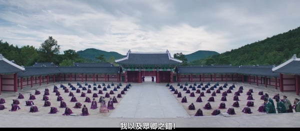 《王后傘下》金憓秀「演技炸裂」場面!兩次為兒子痛哭超有感染力,一人對抗眾臣最霸氣