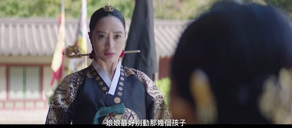 《王后傘下》金憓秀「演技炸裂」場面!兩次為兒子痛哭超有感染力,一人對抗眾臣最霸氣