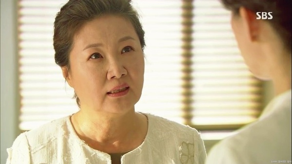 《王后傘下》金海淑經典角色!「大妃」尬戲金憓秀,《機醫》政源媽可愛,《聽音》虐爆