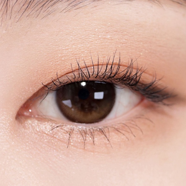 超紅「倒序眼影」怎麼畫?先深後淺畫法免暈染、眼妝更乾淨有層次,眼妝新手必學