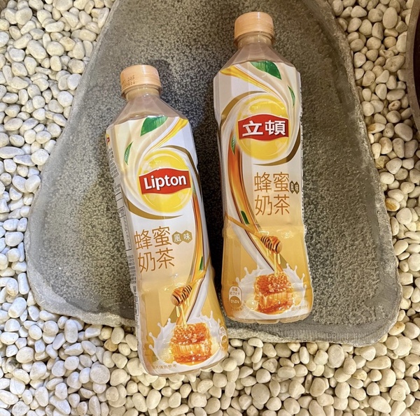 7-11、全家「超商話題飲料」:立頓白巧克力奶茶、小熊維尼蜂蜜綠茶、蠟筆小新奶茶必喝