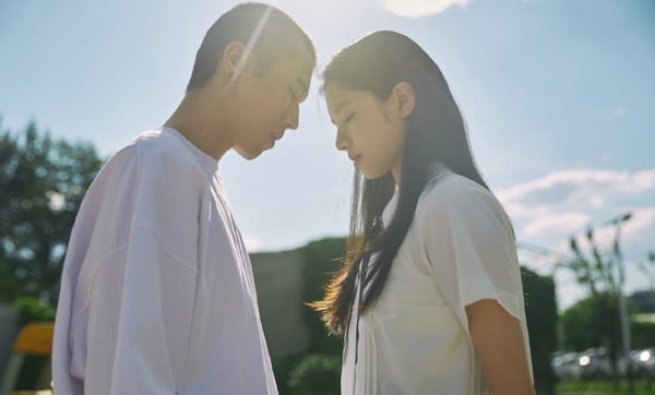 陸劇7個「校園霸王」！《點燃我溫暖你》陳飛宇酷跩&王鶴棣霸道深情，吳磊有望搭沈月？