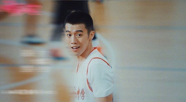 陸劇7個「校園霸王」！《點燃我溫暖你》陳飛宇酷跩&王鶴棣霸道深情，吳磊有望搭沈月？