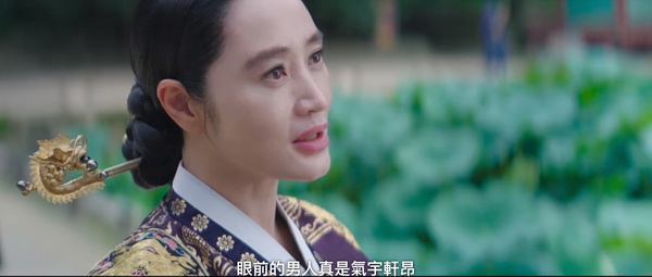 《王后傘下》王&中殿「感情細節」！王為了保護中殿而不同意擇賢，網猜兩人有心結？