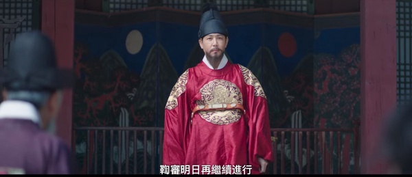 《王后傘下》王&中殿「感情細節」！王為了保護中殿而不同意擇賢，網猜兩人有心結？