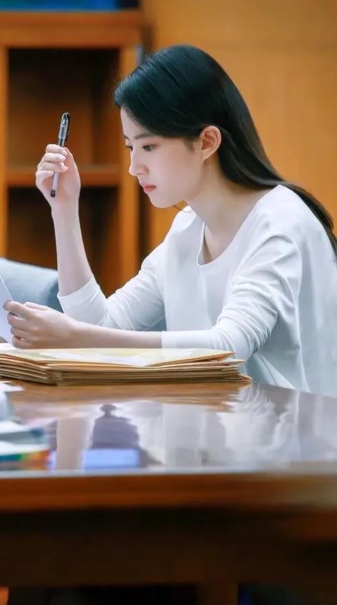 8位「現實中的校花」陸劇女星！娜扎號稱最美考生，景甜不輸同學鄭爽，楊冪美到被嫉妒