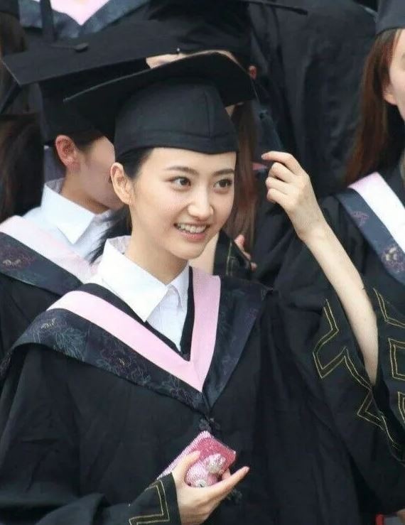 8位「現實中的校花」陸劇女星！娜扎號稱最美考生，景甜不輸同學鄭爽，楊冪美到被嫉妒