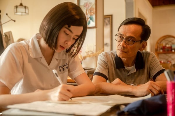 《她和她的她》為何師母要維護謝老師？不只為自尊，當她目睹老公惡行時，便丟掉了母性