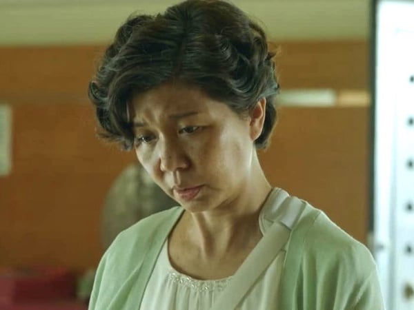《她和她的她》為何師母要維護謝老師？不只為自尊，當她目睹老公惡行時，便丟掉了母性
