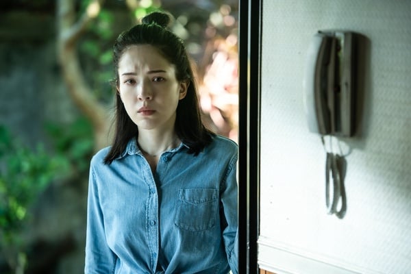 《她和她的她》為何師母要維護謝老師？不只為自尊，當她目睹老公惡行時，便丟掉了母性