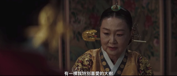 《王后傘下》劇情雙關隱喻!「傘」象徵保護,世子&成枏是「太陽&月亮」,Rain這幕亮了