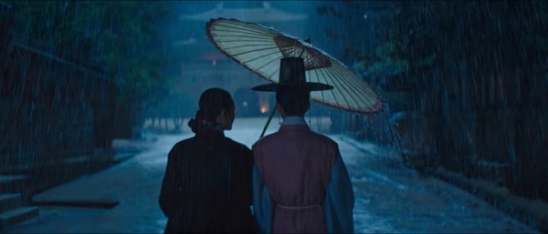 《王后傘下》劇情雙關隱喻!「傘」象徵保護,世子&成枏是「太陽&月亮」,Rain這幕亮了