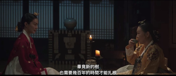 《王后傘下》劇情雙關隱喻!「傘」象徵保護,世子&成枏是「太陽&月亮」,Rain這幕亮了