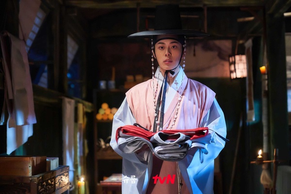 《王后傘下》王子「戰鬥力」分析!啓晟大君是隱藏黑馬,成枏&寶芡君「這舉動」成對比