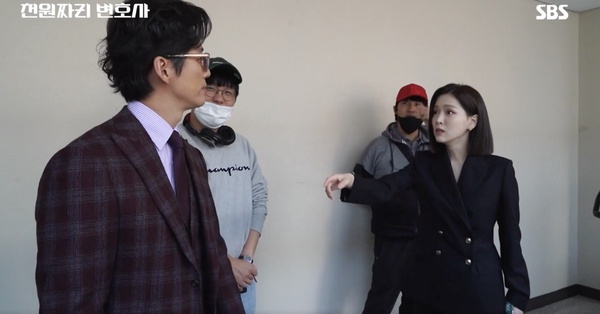 韓劇《千元律師》演員「戲外趣事」!千智勳&白團長吵架誰會贏?南宮珉竟然超愛這幕!