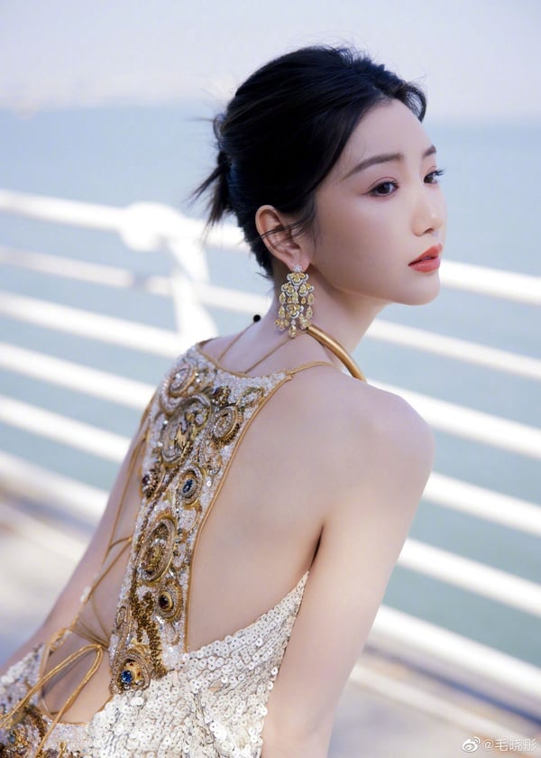 金雞獎16位明星「精修vs.未修」!王鶴棣&沈月同框,楊穎&倪妮美翻,陳妍希卻成了災難