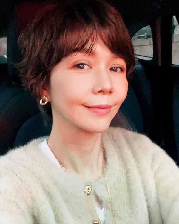 《她和她的她》于子育6個秘密！以「錦繡二重唱」出道，有小20歲弟弟追求，她卻拒絕了