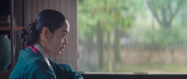 《王后傘下》構圖細節!「王被眾臣夾擊」超有壓迫感,「碎鏡」暗示啓晟內心不再完整