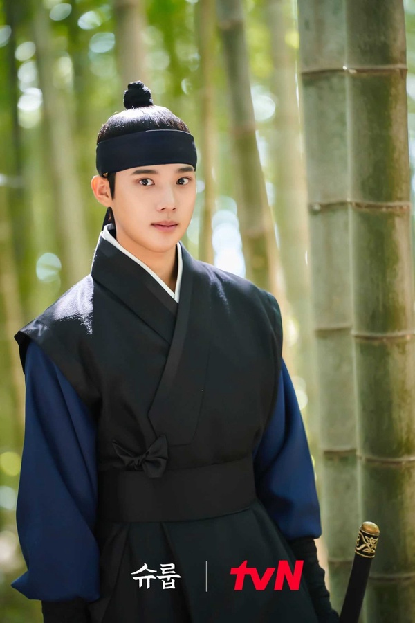 《王后傘下》劇情「幕後秘密」！好瞳君名字藏姜虎東彩蛋？金憓秀演哭戲，裴仁爀也哭了