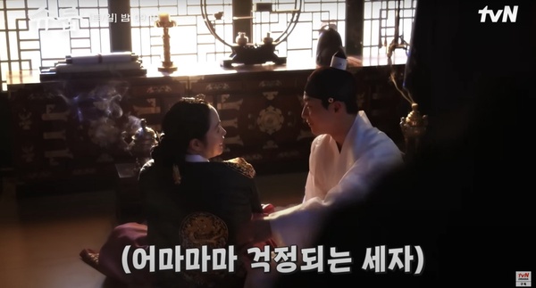 《王后傘下》劇情「幕後秘密」！好瞳君名字藏姜虎東彩蛋？金憓秀演哭戲，裴仁爀也哭了