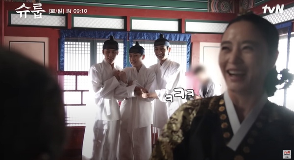 《王后傘下》劇情「幕後秘密」！好瞳君名字藏姜虎東彩蛋？金憓秀演哭戲，裴仁爀也哭了