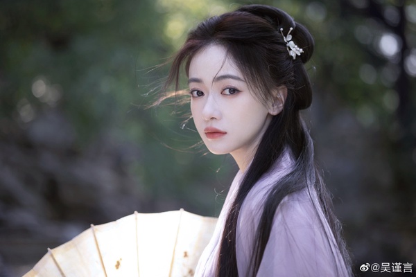 9位陸劇女星「最新古裝造型」！趙麗穎貴氣，白鹿紅衣夢回《周生如故》，吳謹言像仙女