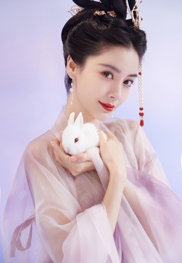 9位陸劇女星「最新古裝造型」！趙麗穎貴氣，白鹿紅衣夢回《周生如故》，吳謹言像仙女