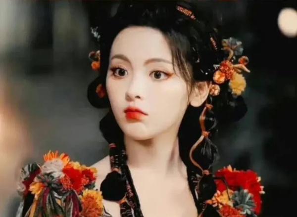 9位陸劇女星「最新古裝造型」！趙麗穎貴氣，白鹿紅衣夢回《周生如故》，吳謹言像仙女