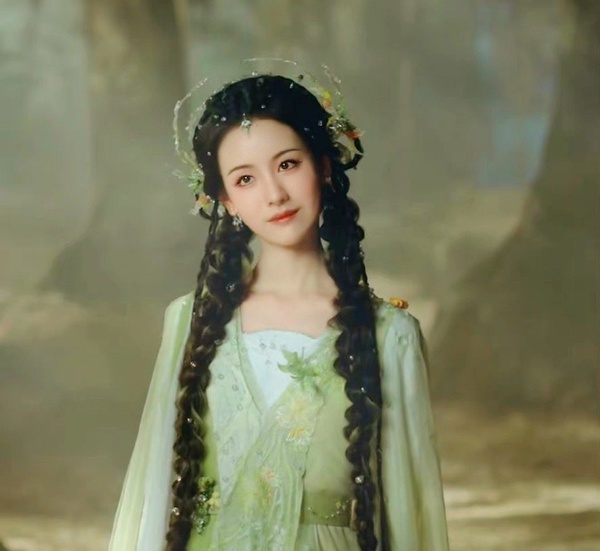 9位陸劇女星「最新古裝造型」！趙麗穎貴氣，白鹿紅衣夢回《周生如故》，吳謹言像仙女