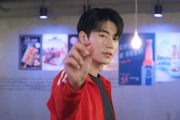 韓媒票選「2022最佳電影新星」TOP8！《語意錯誤》朴栖含第七，高允貞贏IU，冠軍不意外