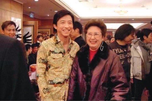 媽寶男背後的恐怖婆婆!張蘭跟汪小菲一起罵大S,賈靜雯被婆婆要求驗DNA,她被婆婆詛咒