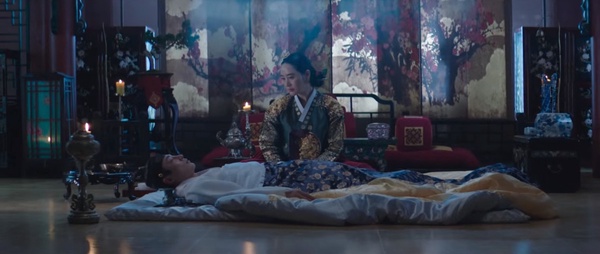 《王后傘下》7個劇情隱喻！「鯉魚」象徵勢力，「成枏」代表梅花，這幕早暗示他當世子